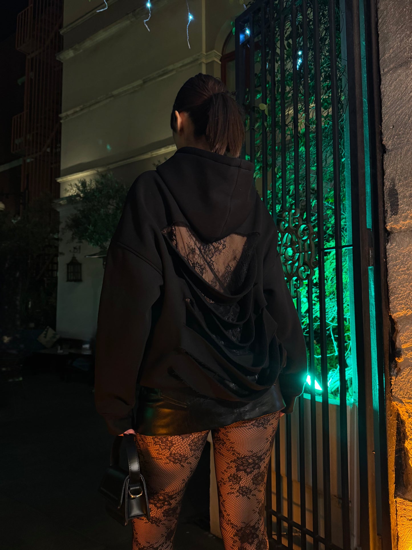 BACK CUT DANTEL HOODİE