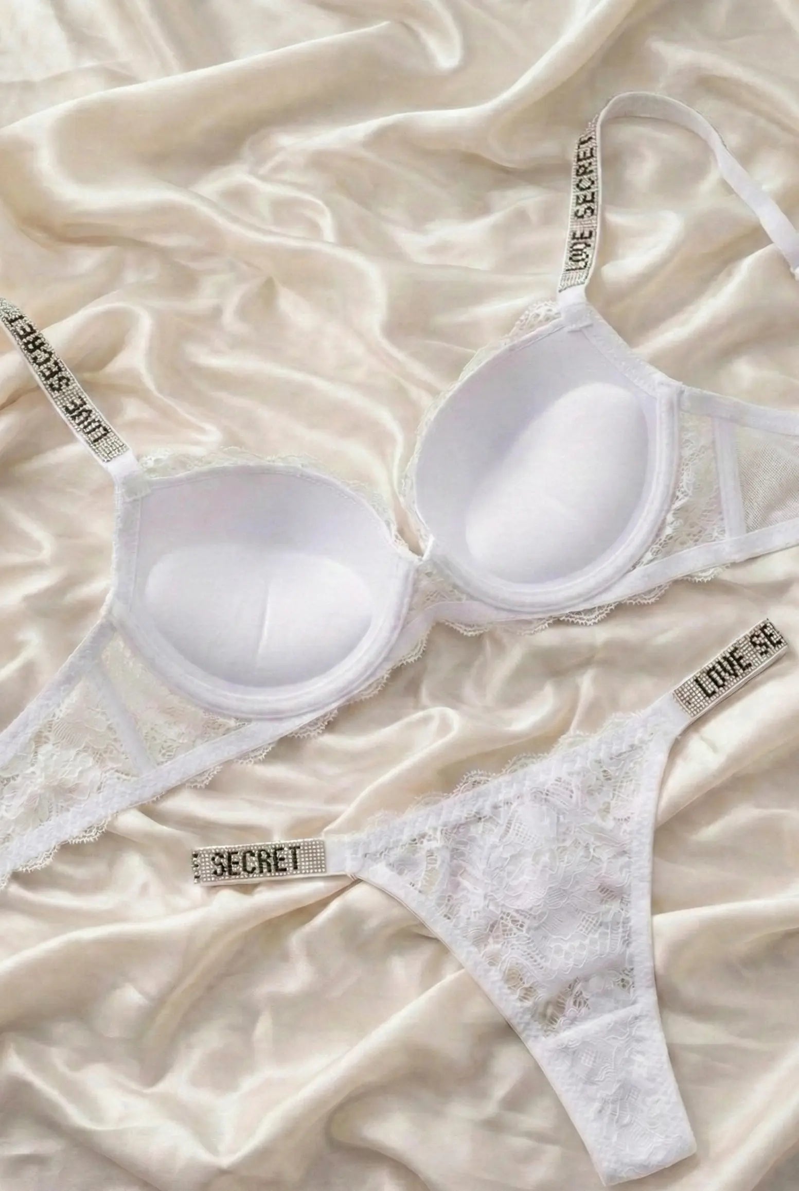Love Secret Beyaz Dantel Takım Sheen Studios®