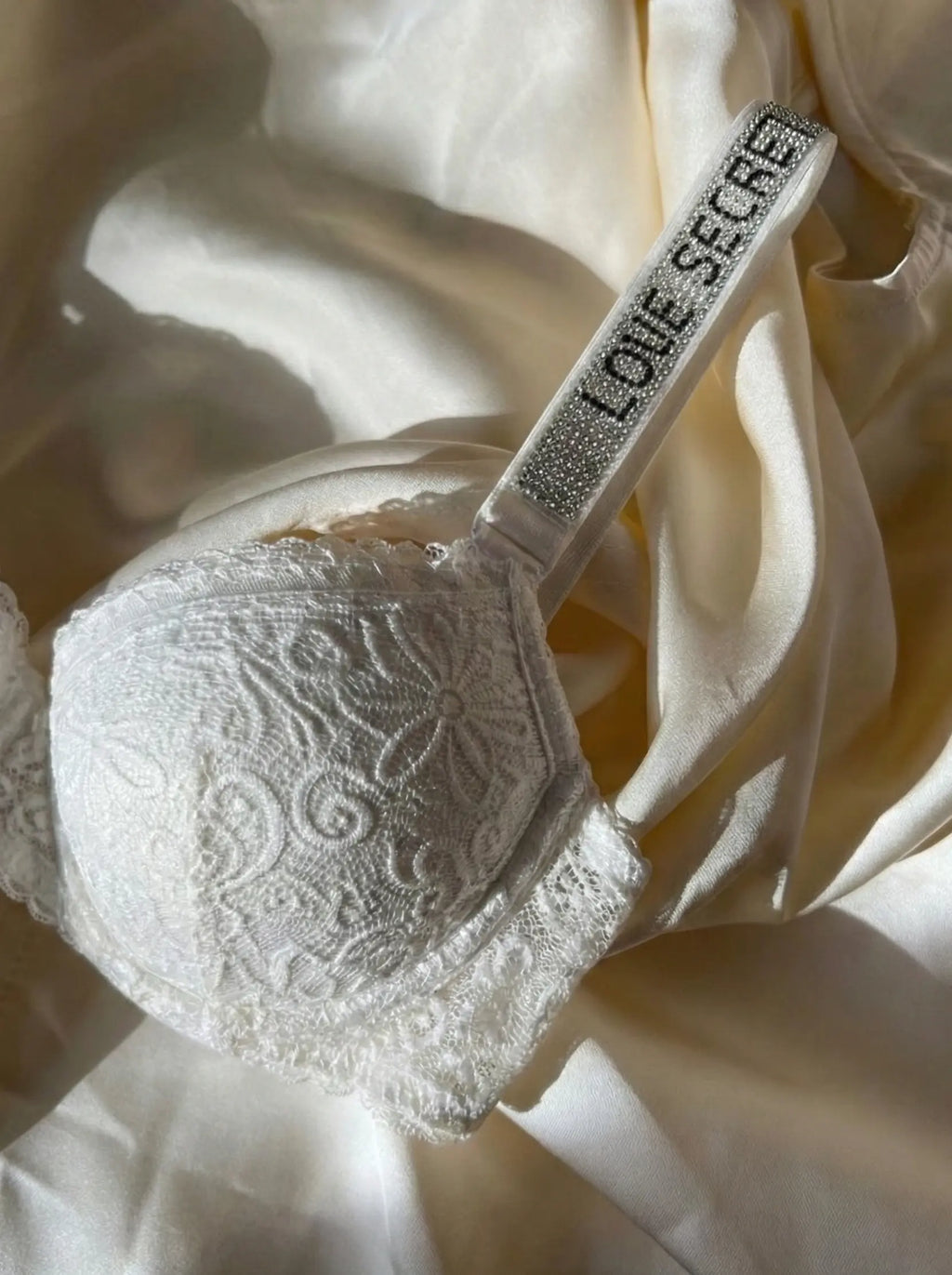 Love Secret Beyaz Dantel Takım Sheen Studios®